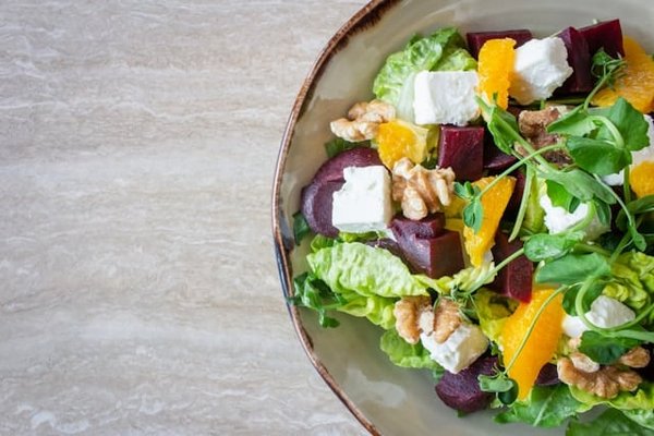 How to Craft a Gourmet Salad with Heirloom Vegetables and Edible Flowers?